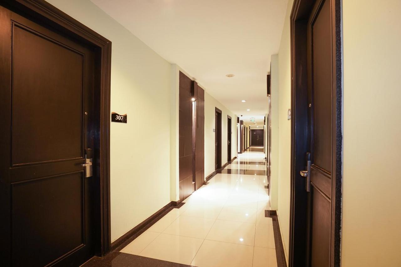 Oyo 197 Prime Royal Hotel Kapasari ภายนอก รูปภาพ