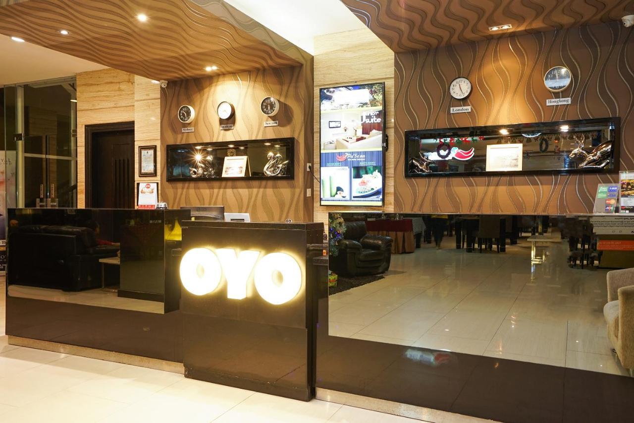 Oyo 197 Prime Royal Hotel Kapasari ภายนอก รูปภาพ