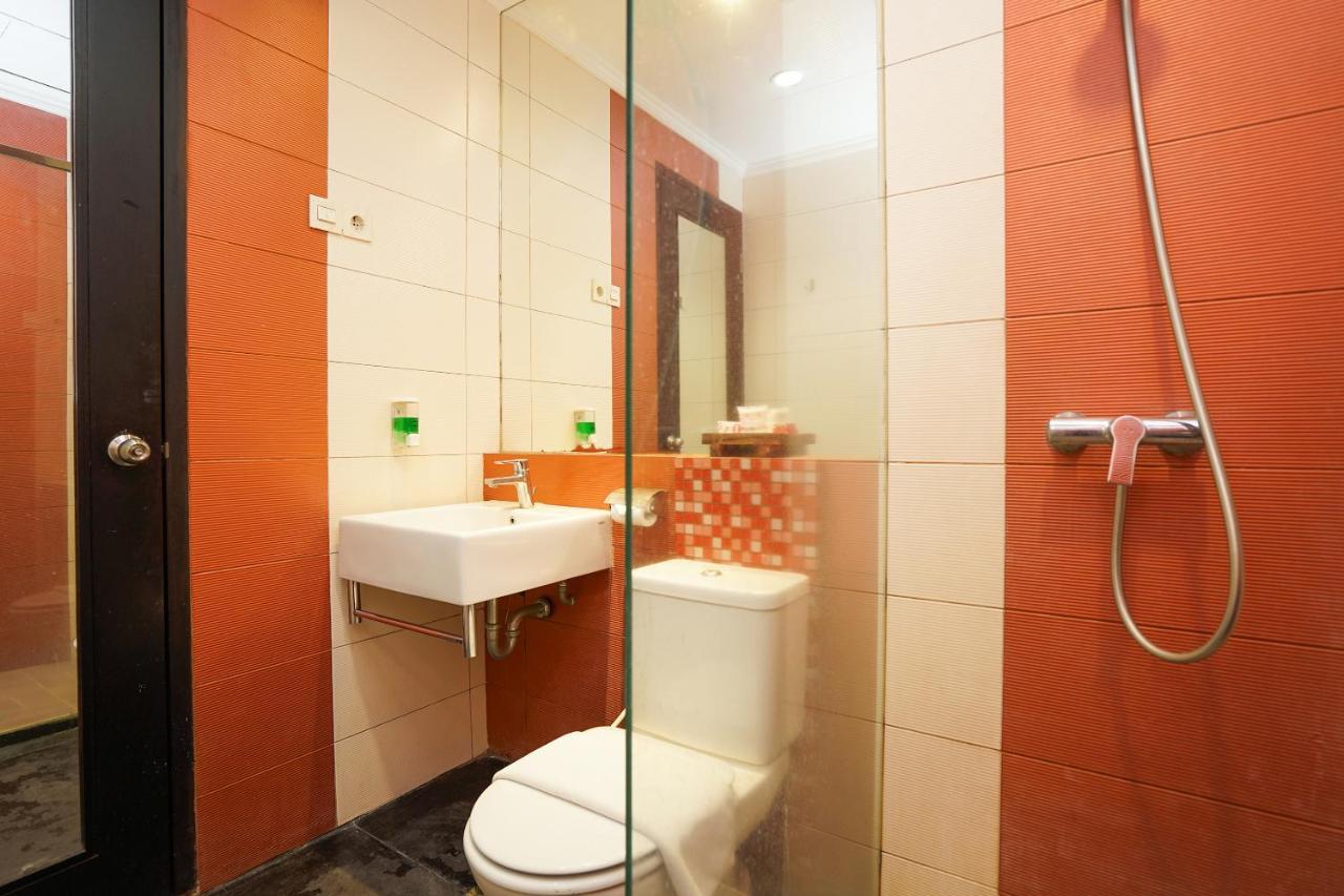 Oyo 197 Prime Royal Hotel Kapasari ภายนอก รูปภาพ