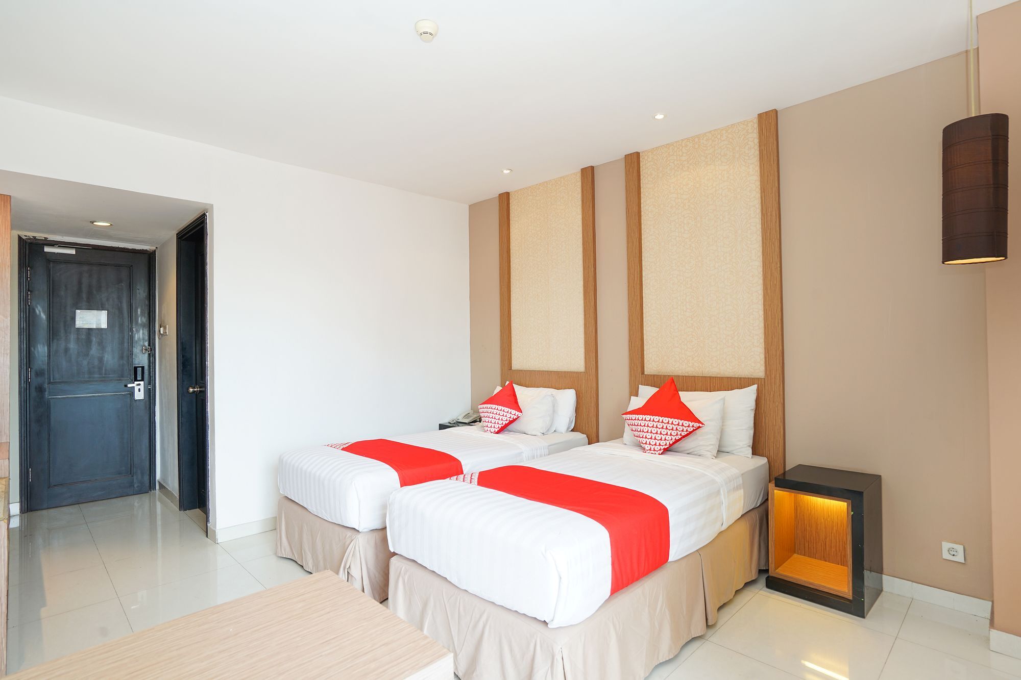 Oyo 197 Prime Royal Hotel Kapasari ภายนอก รูปภาพ
